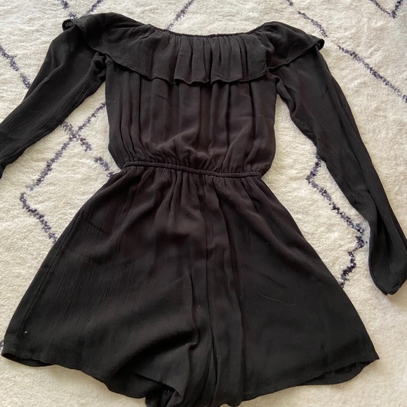 hollister off the shoulder romper - Picture 3 of 5